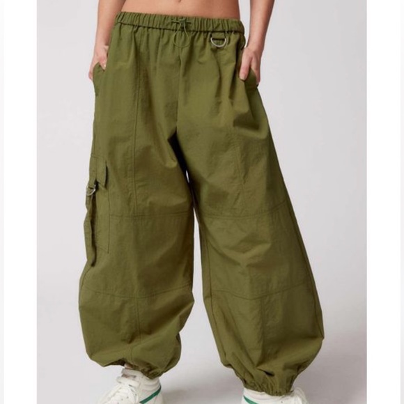 UO Jana 2023 Nylon Ballon Pants Sz Small , NIP BRAND NEW SOLD OUT 💕 - Picture 3 of 11